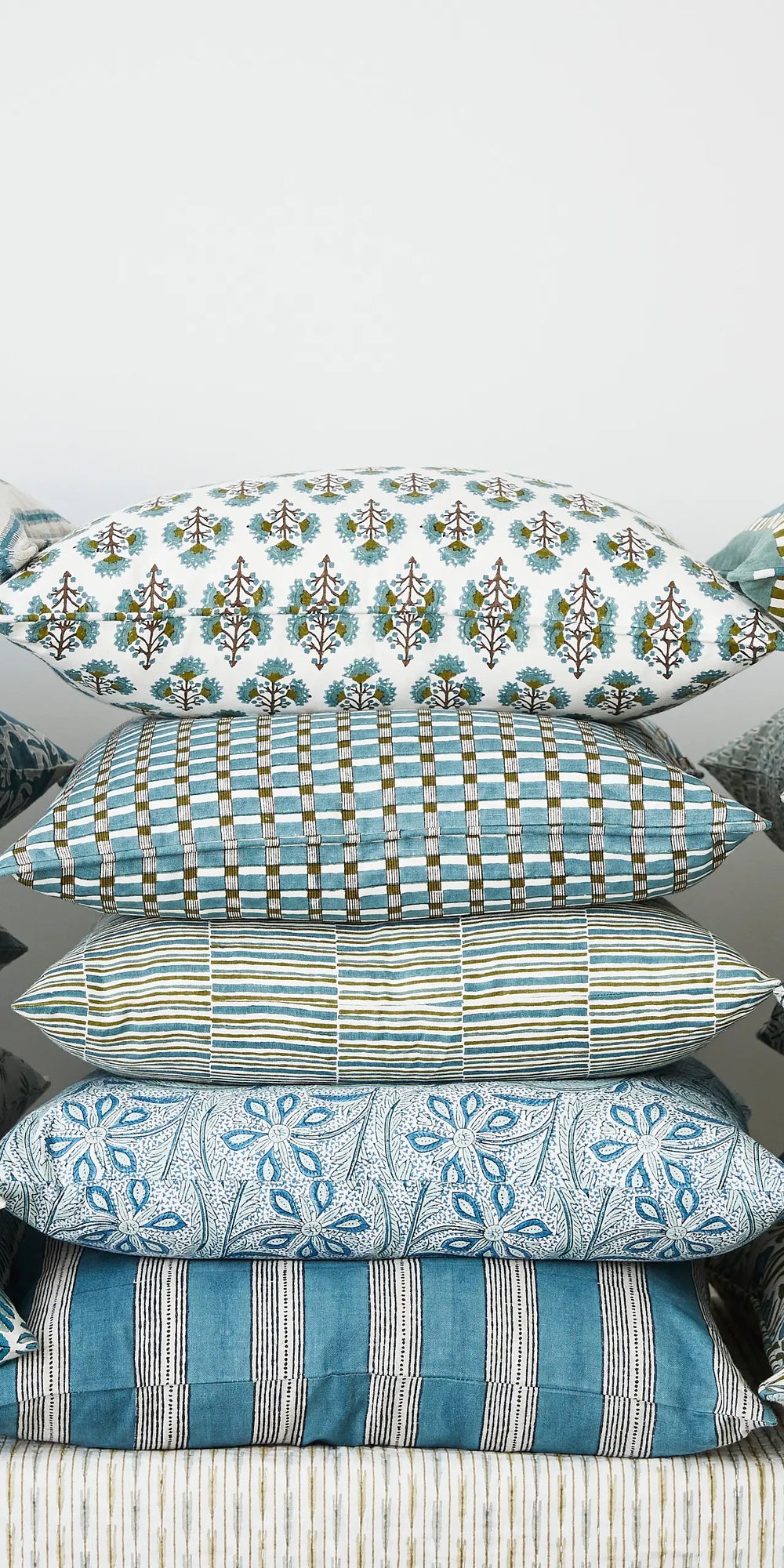 Ampelas Lagoon Cushion