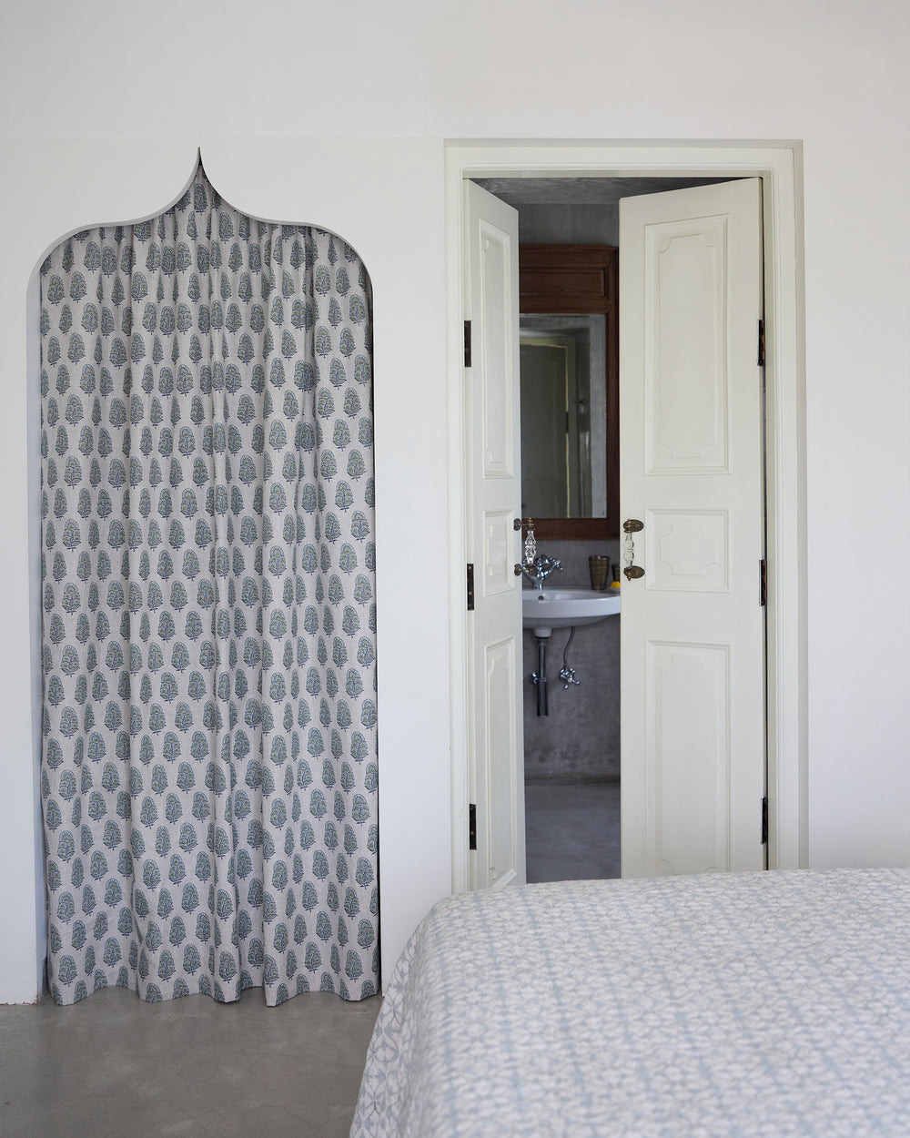 Zardosi Celadon linen