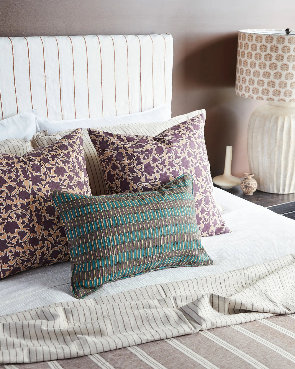 Volimes Mulberry linen cushion 35x55cm